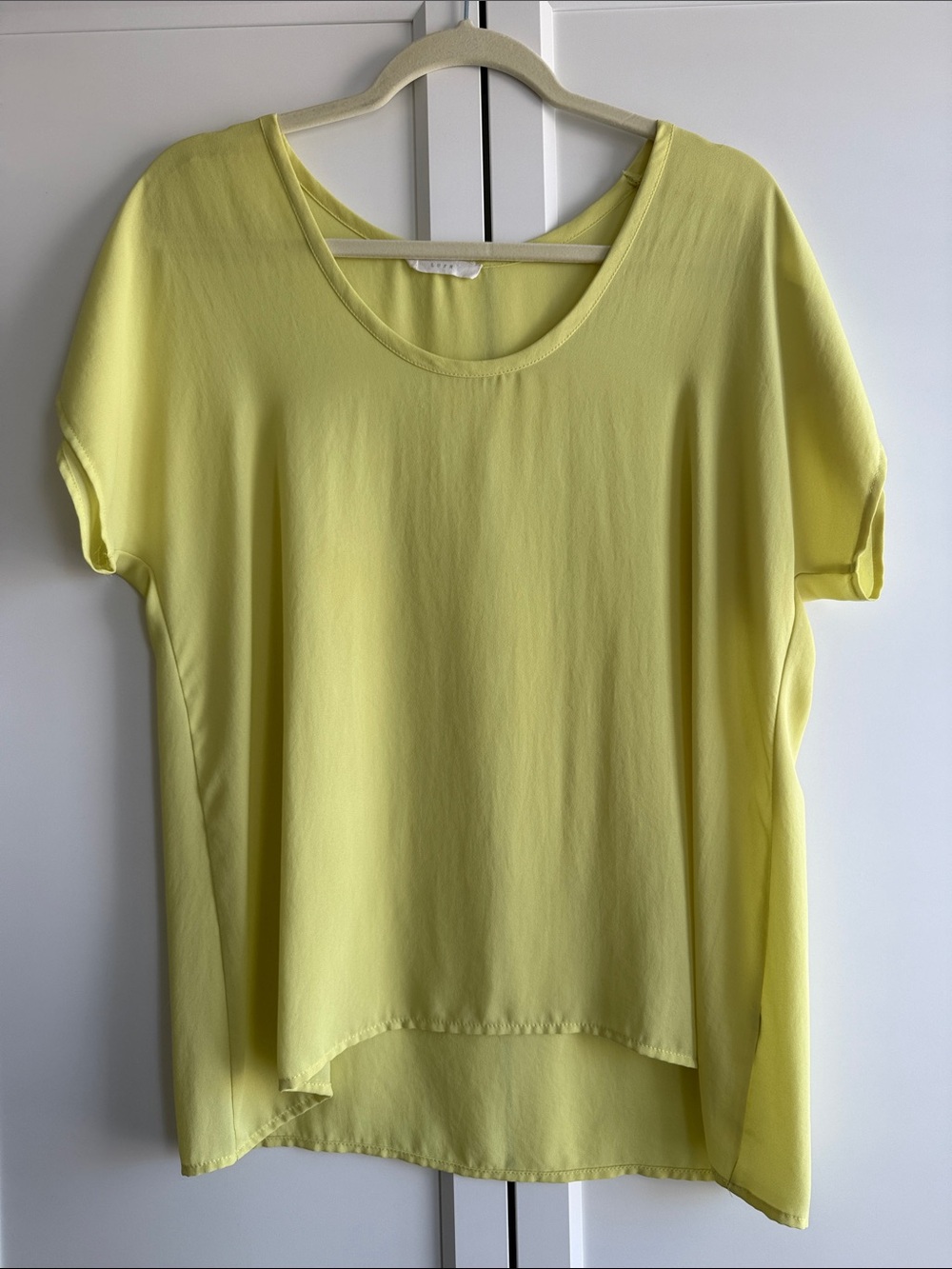 Lush Short Sleeve Scoop Neck Top in Neon Yellow
